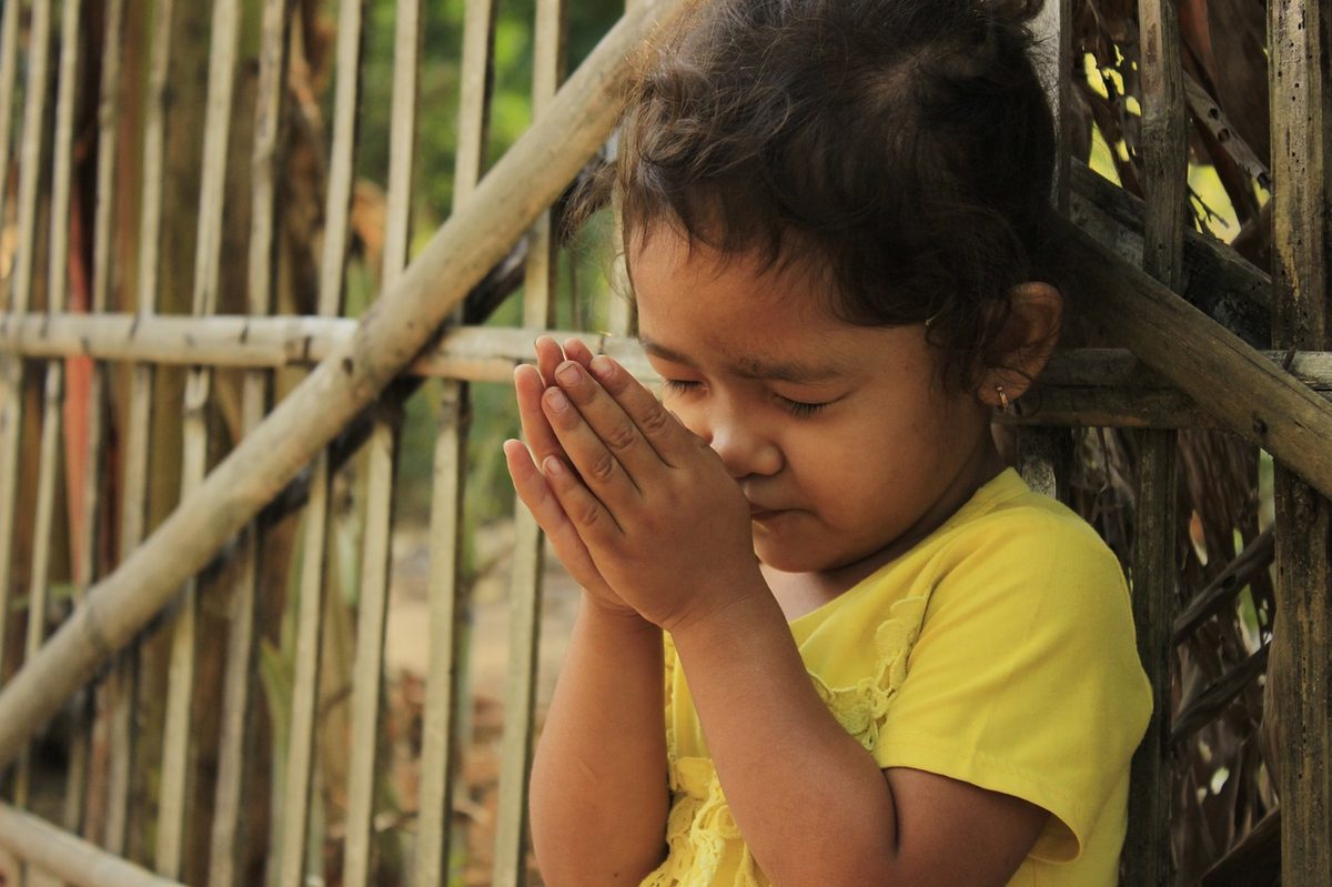 A young Cambodian girl in a moment of quiet reflection — a symbol of the hope Dr. Le's legacy continues to inspire