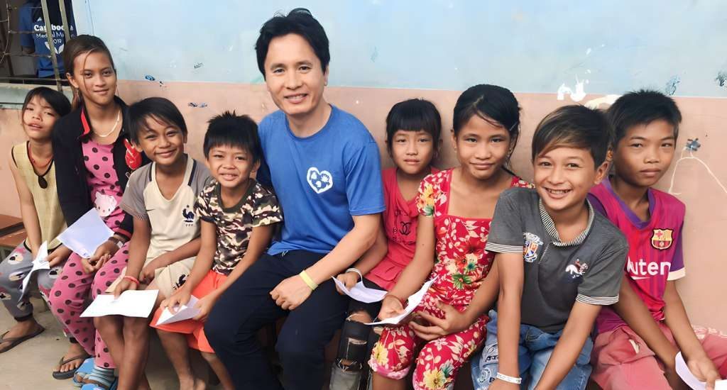 Vinh Nguyen, Vice Chair of IHM, with children from the Tonle Sap community